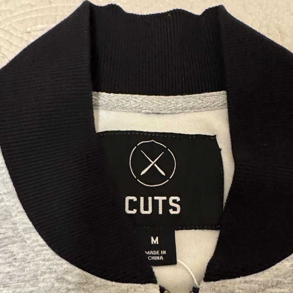 Cuts Clothing Men's Black and Gray Crewneck Vest